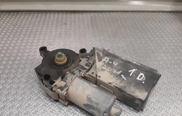 Audi A4 S4 B6 8E 8H Front door window regulator motor 105841101