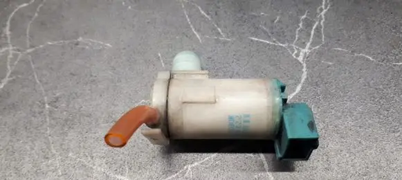 Nissan Sunny Windscreen/windshield washer pump 2224501