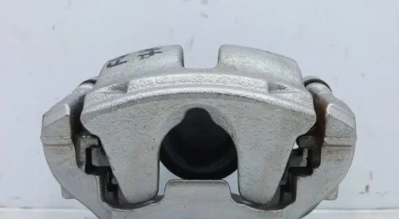 BMW 1 F40 Front brake caliper 6860266
