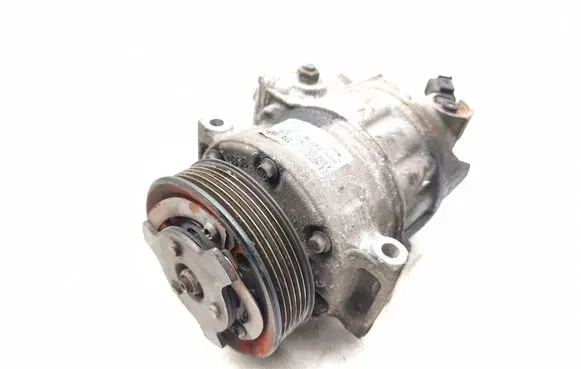 Volkswagen Touran I Air conditioning (A/C) compressor (pump) 1K0820859F