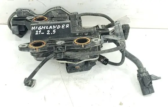 Toyota Highlander XU70 Breather valve 12211F0010
