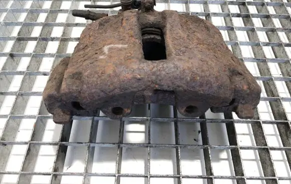 Mercedes-Benz Sprinter W901 W902 W903 W904 Front brake caliper