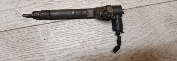 Mercedes-Benz E W210 Fuel injector 0445110200