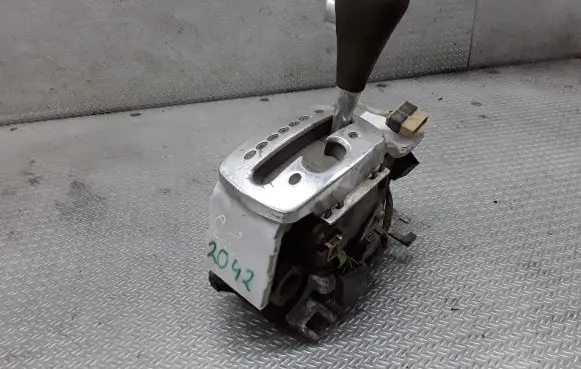 Audi A8 S8 D2 4D Gear shifter/selector 4D0713041