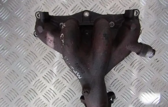 Mazda 323 Exhaust manifold