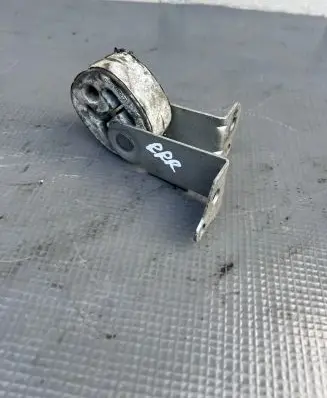 Audi Q5 SQ5 Muffler mount bracket/holder 8K0253144E
