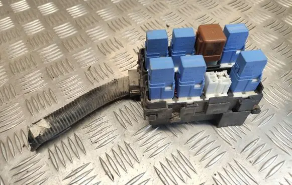 Nissan Pulsar Fuse box set 243821KN0A