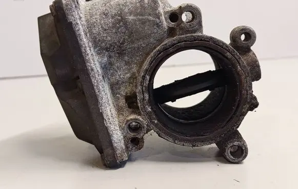 Volkswagen Tiguan Throttle valve 03L128063E