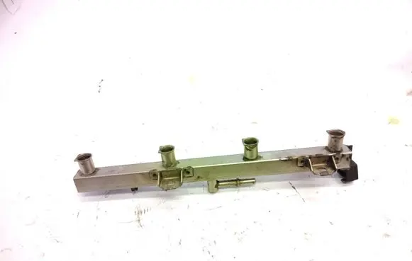 BMW 3 E46 Fuel distributor 191231852