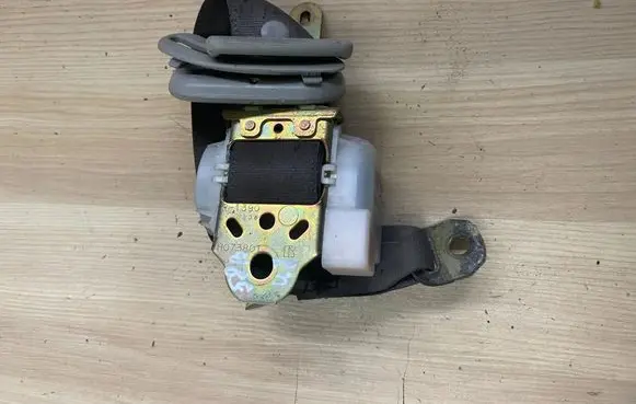 Lexus RX 330 - 350 - 400H Rear seatbelt 7K7300