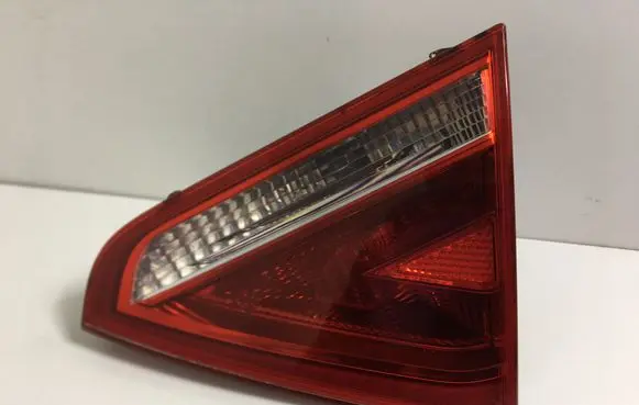 Audi A5 8T 8F Tailgate rear/tail lights 8T0945094