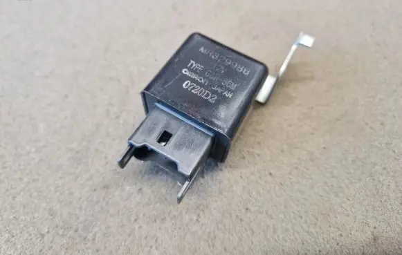 Mitsubishi Pajero Sport I Other relay MR329986