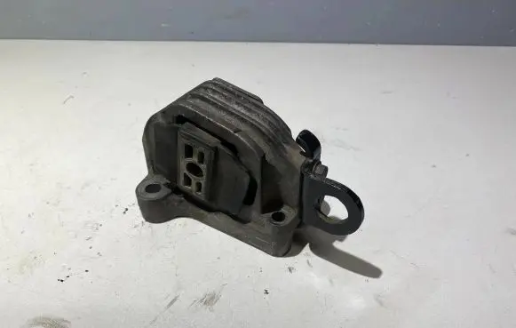 Volvo V70 Engine mount bracket 326D20