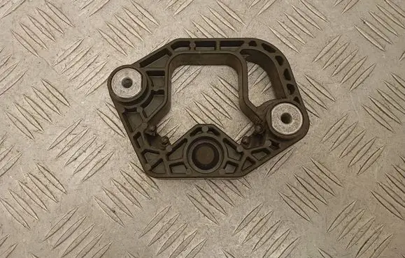 Volvo XC60 Radiator mount bracket 31439575
