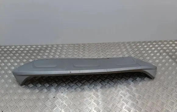Front bumper lip