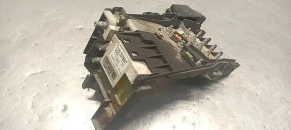 Citroen C4 I Picasso Fuse module 9666527580