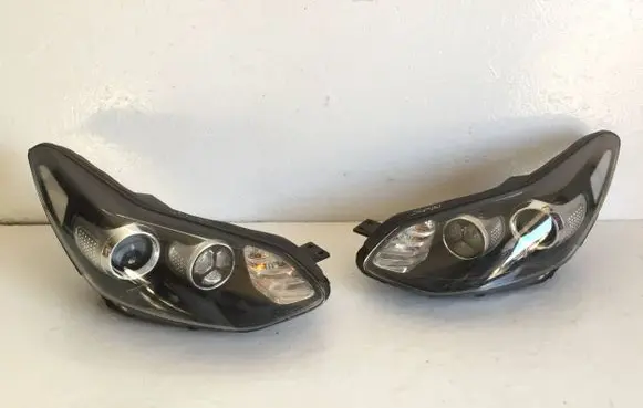 KIA Sportage Headlight/headlamp R009R11106S