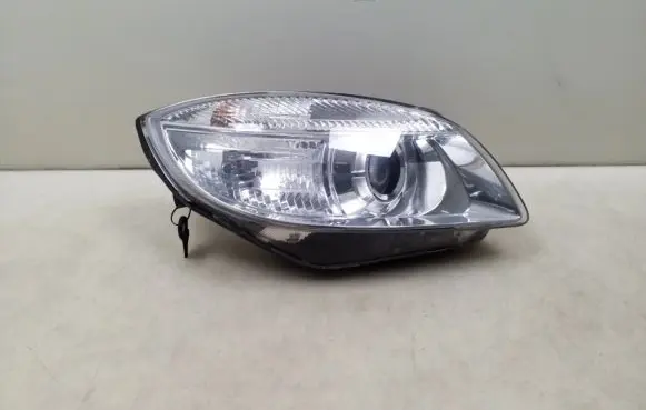 Skoda Fabia Mk2 (5J) Headlight/headlamp 24783200R