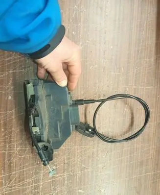 Renault Megane II Front door lock 