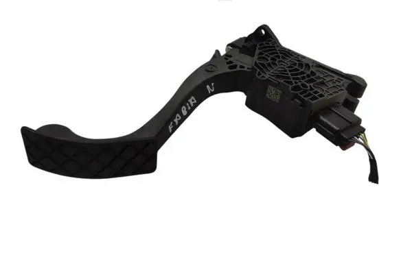 Accelerator throttle pedal