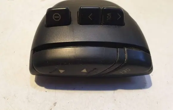 Steering wheel buttons/switches