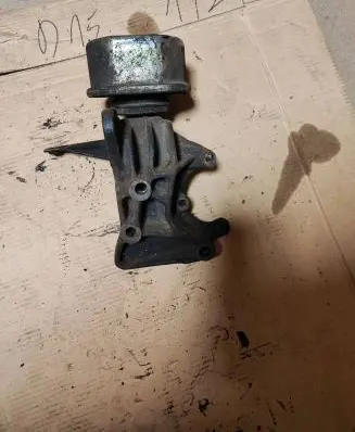 Volkswagen Transporter - Caravelle T4 Engine mounting bracket