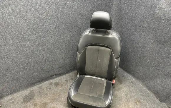 Jeep Grand Cherokee WL Front passenger seat 