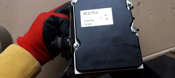 Audi A4 S4 B8 8K ABS Pump 8K0907379AL