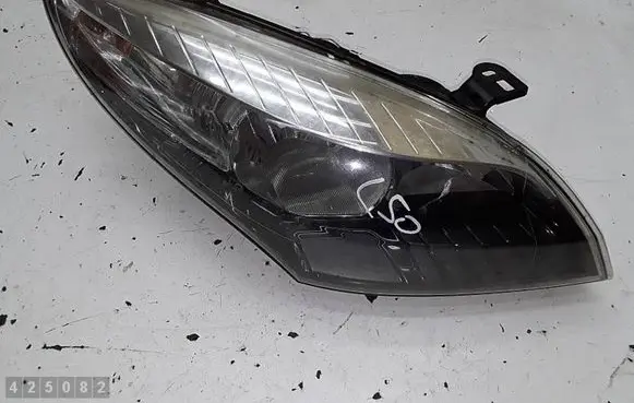 Renault Megane III Headlight/headlamp 260107117R