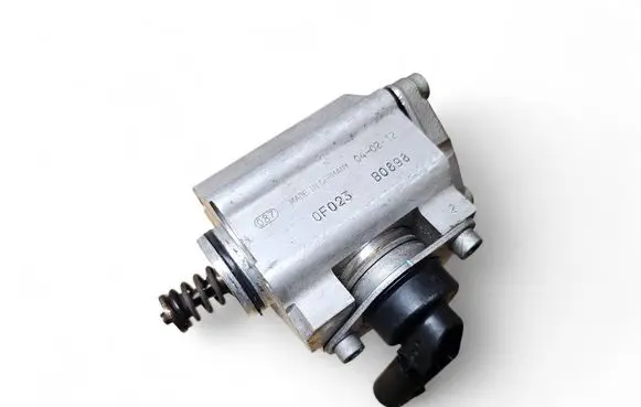 Volkswagen Golf V Fuel injection high pressure pump 0261520026 0F023 06D127026J