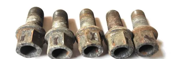 Volkswagen PASSAT B7 Nuts/bolts 