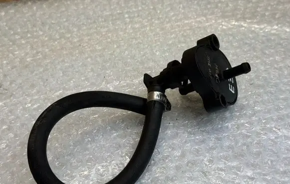 BMW 5 E39 Fuel return line/hose 2354117