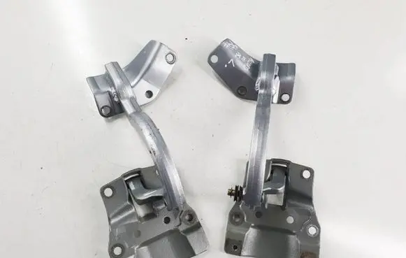 Honda Accord Tailgate hinge 