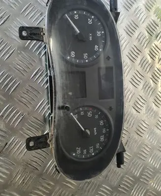 Renault Trafic II (X83) Speedometer (instrument cluster) P8200283197
