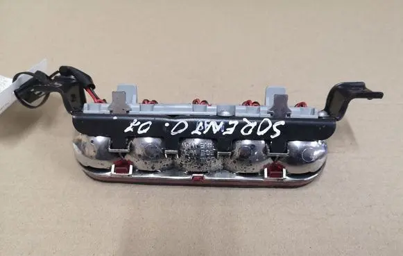 KIA Sorento Third/center stoplight 927003E0