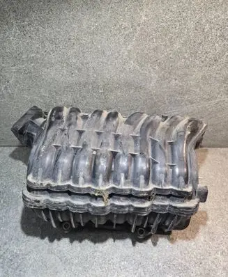 Toyota Avensis T250 Intake manifold 