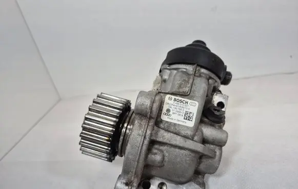 Skoda Octavia Mk3 (5E) Fuel injection high pressure pump 0445010537 04L130755D 030513