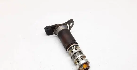 BMW 3 E90 E91 Camshaft vanos timing valve 7584115