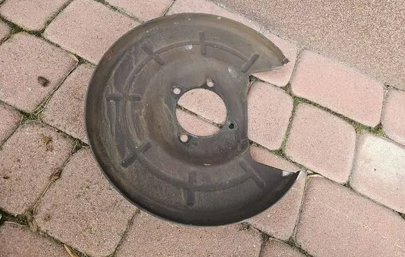 Opel Zafira C Rear brake disc plate dust cover 13408174