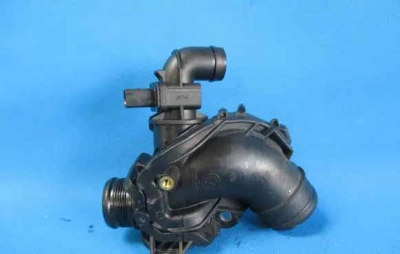 Audi A4 S4 B9 Turbo air intake inlet pipe/hose 04L129635F