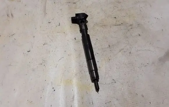 Mercedes-Benz GLA W156 Fuel injector A6510702387