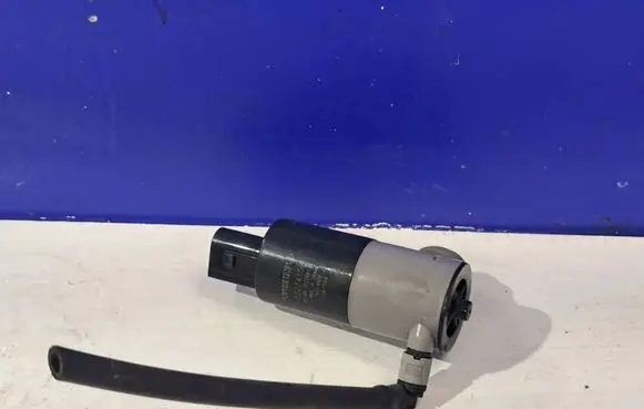 Polestar 2 Windscreen/windshield washer pump 32274158