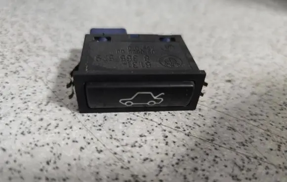 Tailgate opening switch