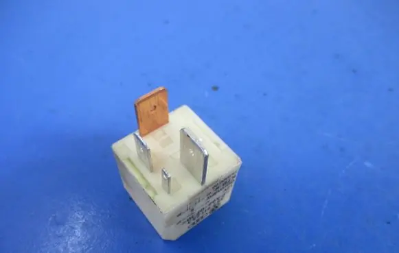 Seat Ibiza II (6k) Other relay 357911253