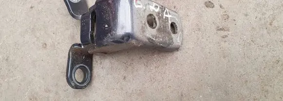Honda CR-V Rear door lower hinge