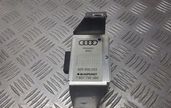 Audi A2 Sound amplifier 8Z0035223