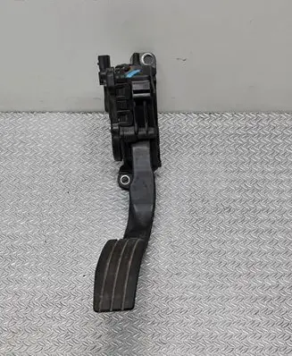 Renault Twingo II Accelerator throttle pedal 8200426241 6PV00908504