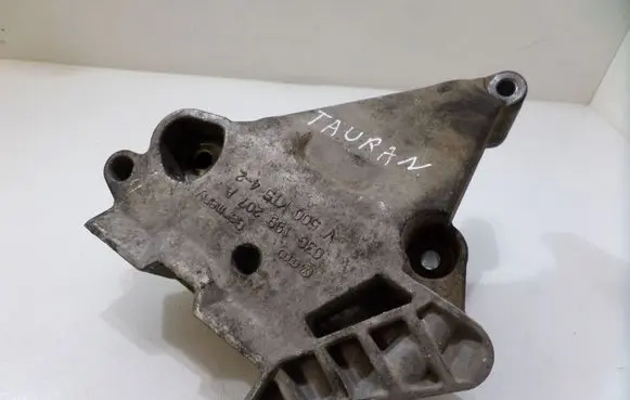 Volkswagen Touran I Engine mounting bracket 03G199207A