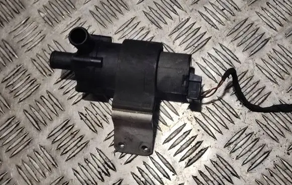 Mercedes-Benz E W212 Water pump 0018351364