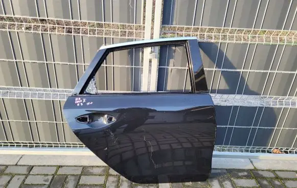 KIA Ceed Rear door